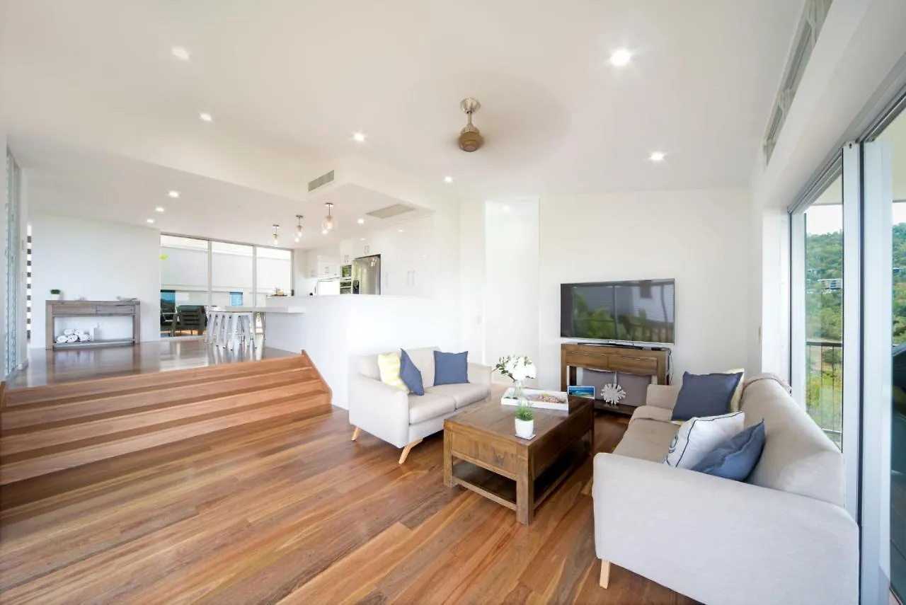 Oleander Holiday Home - Airlie Beach